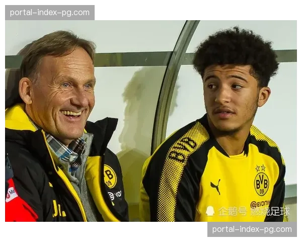 耐克CEO正式访问巴萨训练基地,与加维会面了解其恢复情况 耐克CEO正式访问巴萨训练基地,与加维会面了解其恢复情况