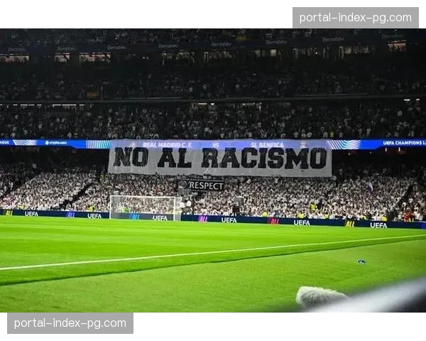 欧足联官员抵达马德里，考察伯纳乌球场承办2027年欧冠决赛条件