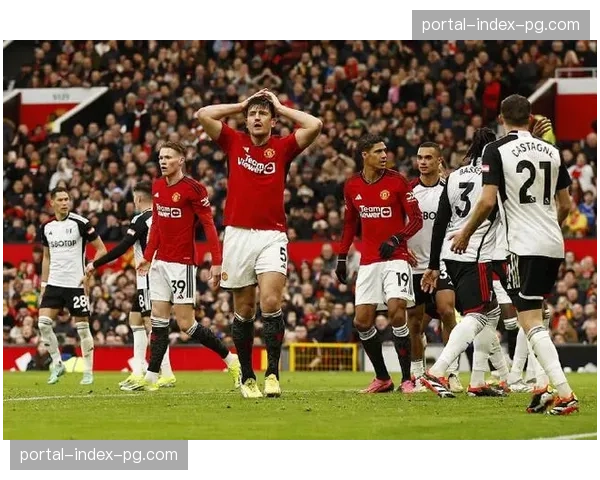 卫报赛后评：战术僵化，滕哈赫的曼联在客场再度无功而返