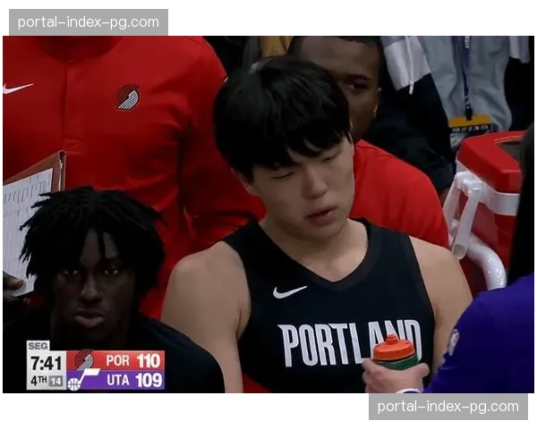 第三节突发：自由人球星斯图尔特领到个人第四次犯规被迫下场休息